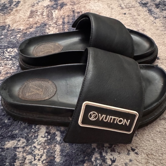 Louis Vuitton - Picture 2 of 4